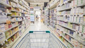 Χαμός στα σούπερ μάρκετ της Βρετανίας – Αδειάζουν τα ράφια από χαρτιά υγείας και παυσίπονα