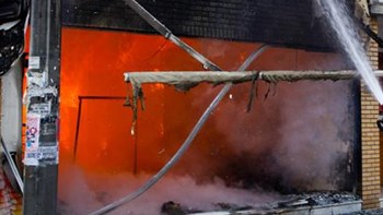 Εικόνες από τη μεγάλη φωτιά σε κατάστημα παιχνιδιών στο Χαλάνδρι – ΦΩΤΟ