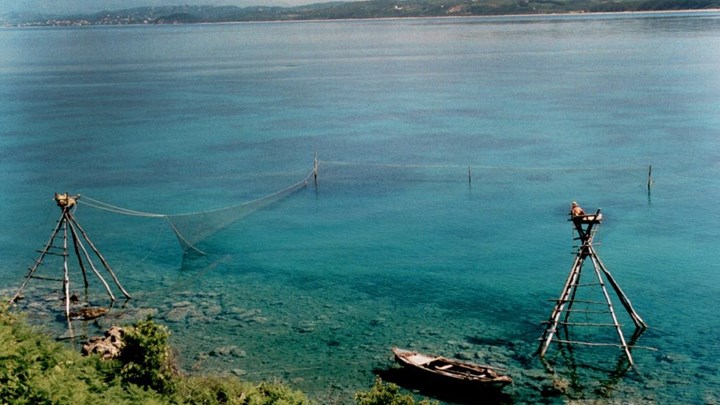 Ανθρωποκυνηγητό του Λιμενικού για τους ιχθυοκλέφτες του Αμβρακικού