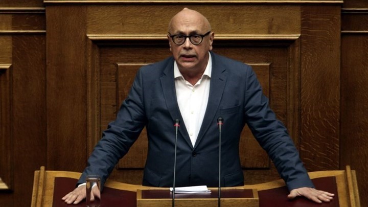 Δουζίνας: Η ΝΔ προτείνει συνταγματοποίηση του νεοφιλελευθερισμού