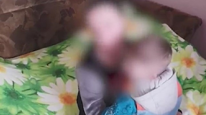 Φρίκη: Μητέρα βίασε τον 4χρονο γιο της και κατέγραψε το υλικό για να το πουλήσει σε παιδεραστές -ΦΩΤΟ