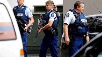 Μακελειό στη Νέα Ζηλανδία: Η αστυνομία επιβεβαιώνει ότι υπάρχουν «πολλοί νεκροί» στις επιθέσεις