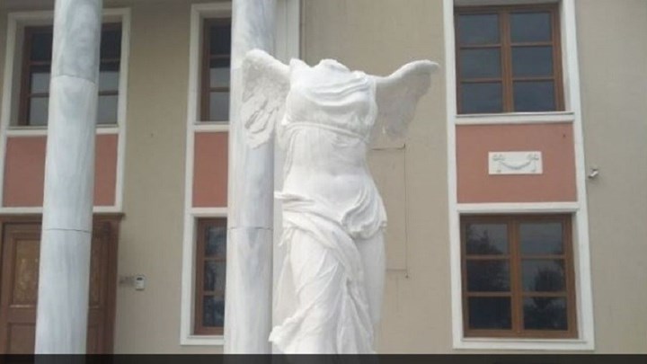 Αντίγραφο του αγάλματος της Νίκης της Σαμοθράκης στην Αλεξανδρούπολη