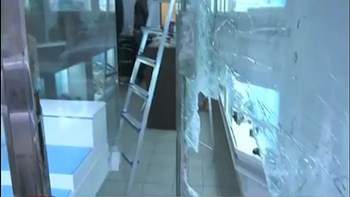 Άρπαξαν κοσμήματα αξίας 300 χιλιάδων ευρώ από κοσμηματοπωλείο στο Γαλάτσι – Τι δήλωσε ο ιδιοκτήτης – ΒΙΝΤΕΟ