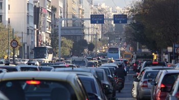 Κυκλοφοριακό κομφούζιο στους δρόμους της Αθήνας –  Πού εντοπίζονται τα μεγάλα προβλήματα