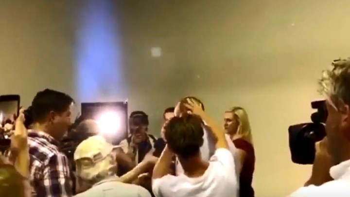 Έριξαν αυγό σε γερουσιαστή που κατηγόρησε τους μουσουλμάνους για το μακελειό στη Ν.Ζηλανδία – ΒΙΝΤΕΟ