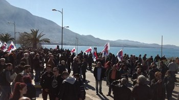 Παραμένει στον “αέρα” το συνέδριο της ΓΣΕΕ – Συγκέντρωση του ΠΑΜΕ – ΒΙΝΤΕΟ