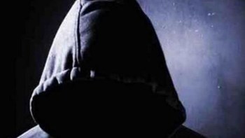 Κουκουλοφόροι επιτέθηκαν σε μαθητή λυκείου