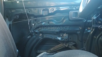 Έκλεψαν την πόρτα αυτοκινήτου που ήταν σταθμευμένο σε πάρκινγκ νοσοκομείου – ΦΩΤΟ