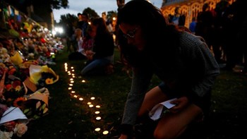 Η Νέα Ζηλανδία θρηνεί για τους νεκρούς του μακελειού στο Κράιστσερτς