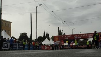Ημιμαραθώνιος Αθήνας: Στην εκκίνηση 25.000 δρομείς – Δείτε τις κυκλοφοριακές ρυθμίσεις
