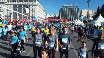 Ημιμαραθώνιος: Χιλιάδες δρομείς στη γιορτή της Αθήνας – Νίκη και ρεκόρ ο Καραΐσκος – ΦΩΤΟ
