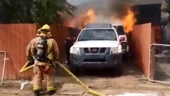 Μπήκε στο φλεγόμενο σπίτι του για να σώσει τον σκύλο του – ΒΙΝΤΕΟ