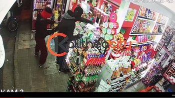 Καρέ – καρέ ληστεία σε περίπτερο στη Καλλιθέα – Χρειάστηκαν λιγότερο από δύο λεπτά – ΒΙΝΤΕΟ