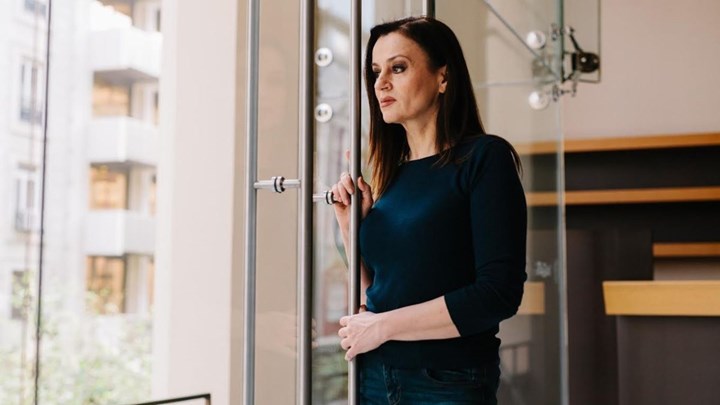 Bomb: Η Καραμπέτη ξαναγίνεται… Λούλου 30 χρόνια μετά!