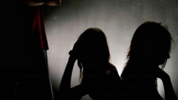 Στη φάκα της ΕΛ.ΑΣ. κύκλωμα πορνείας που εξέδιδε φοιτήτριες και 17χρονη μαθήτρια