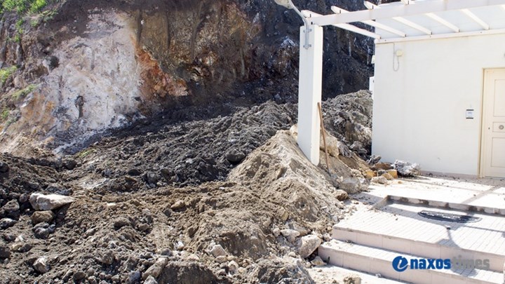 Από θαύμα σώθηκε αγροτική γιατρός όταν βράχος καταπλάκωσε το κρεβάτι της – ΦΩΤΟ