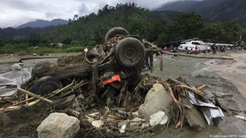 Αυξάνεται ο απολογισμός των νεκρών από τις πλημμύρες στην Ινδονησία