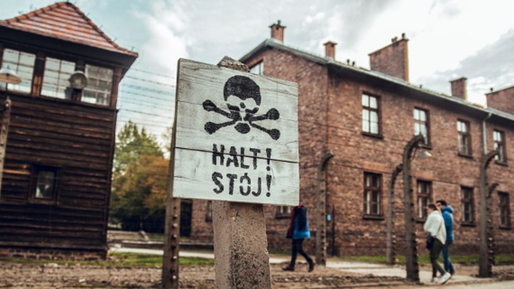 Μνημείο υπέρ των Ελλήνων μαρτύρων του Άουσβιτς εγκαινιάζει η Βουλή τον Μάιο