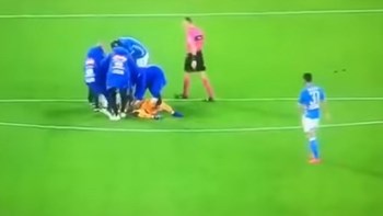 Κατέρρευσε στο γήπεδο ο τερματοφύλακας της Νάπολι – ΒΙΝΤΕΟ