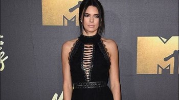 Εκρηκτική εμφάνιση της Κένταλ Τζένερ με μικροσκοπικό μπικίνι – ΦΩΤΟ