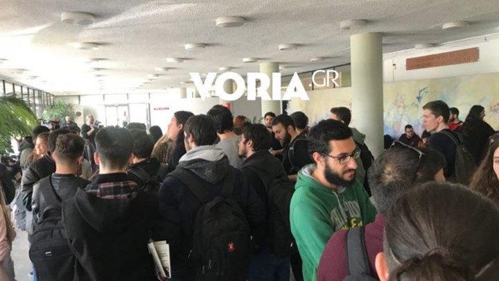 Προχώρησαν σε κατάληψη στο κτίριο διοίκησης του ΑΠΘ μετά την απόφαση για τις φοιτητικές εστίες –  ΒΙΝΤΕΟ – ΦΩΤΟ