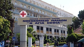Η ανακοίνωση του νοσοκομείου Παίδων για το κοριτσάκι που έριξε από το μπαλκόνι η μητέρα του στον Νέο Κόσμο