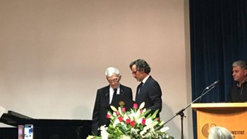 Με τον Μέγα Σταυρό της Γερμανίας παρασημοφορήθηκε ο Γιάννης Μπουτάρης – ΦΩΤΟ