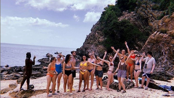 Σαν ταινία τρόμου: Τους έταξαν ονειρεμένη βαρκάδα και τις άφησαν σε νησί γεμάτο φίδια – ΦΩΤΟ