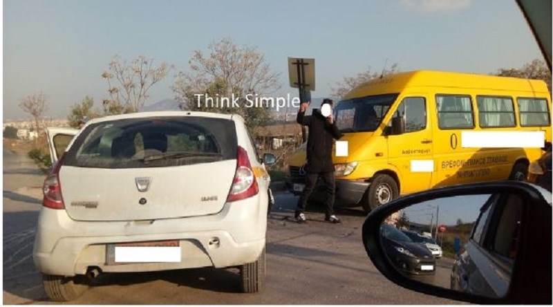 Καραμπόλα τριών οχημάτων με σχολικό λεωφορείο στη Θεσσαλονίκη – ΦΩΤΟ