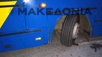 Τρόμος για επιβάτες λεωφορείου στη Θεσσαλονίκη – Έσπασε η βάση της μπάρας του τιμονιού – ΦΩΤΟ