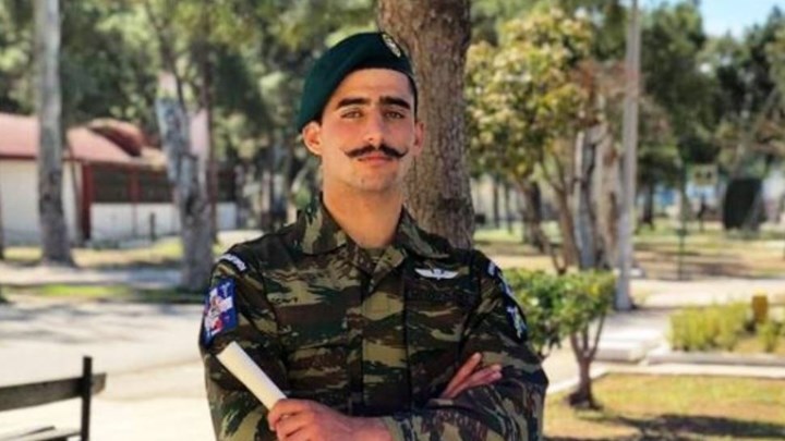 Αυτή είναι η ποινή που επιβλήθηκε στον αλεξιπτωτιστή που τραγουδούσε το “Μακεδονία Ξακουστή”