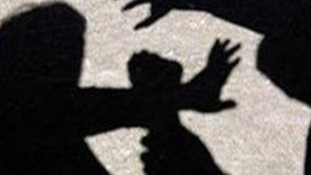 Σκηνές ροκ έξω από σχολείο στο Αγρίνιο: Ξύλο ανάμεσα σε γονείς για ένα παρκάρισμα