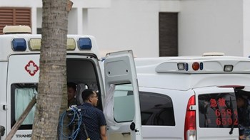 Τραγωδία στην Κίνα: Αυτοκίνητο παρέσυρε πεζούς – Ο οδηγός έπεσε νεκρός από πυρά αστυνομικών – ΒΙΝΤΕΟ