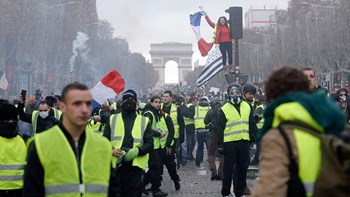 Κυβερνητικό μπλόκο στις διαδηλώσεις των “κίτρινων γιλέκων” το Σάββατο στη Γαλλία