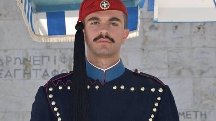 Συγκλονίζουν με την επιστολή τους οι συγγενείς του Εύζωνα που πέθανε – ΦΩΤΟ