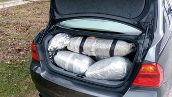 Συνελήφθησαν στην Εθνικό Οδό να μεταφέρουν 99 κιλά κάνναβη