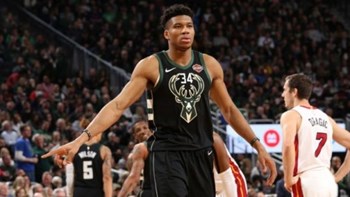 «Πάτησε» τους Χιτ στην επιστροφή του ο Αντετοκούνμπο – ΒΙΝΤΕΟ