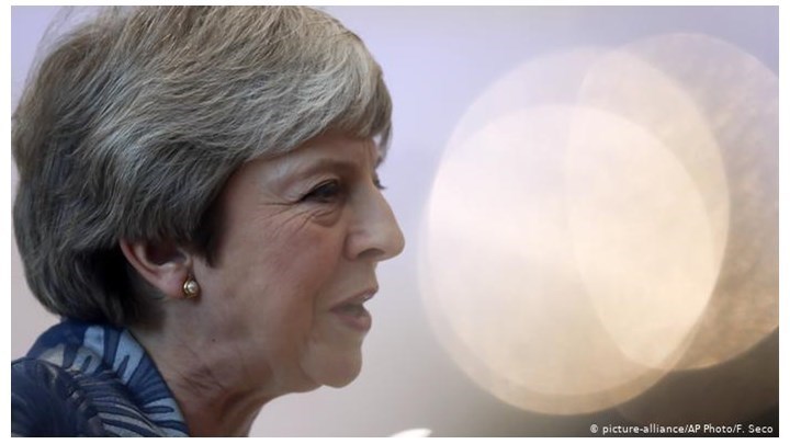 Νέα σενάρια για υπουργικό πραξικόπημα κατά της Μέι