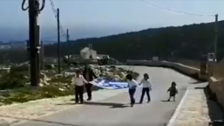 Η παρέλαση τριών μαθητών στη Γαύδο – ΒΙΝΤΕΟ