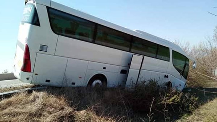 Εκτροπή τουριστικού λεωφορείου με 57 επιβάτες στην Εγνατία – ΦΩΤΟ