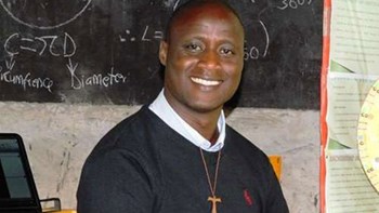 Βραβεύτηκε ως ο «καλύτερος καθηγητής στον κόσμο» – Δίνει το 80% του μισθού του στους φτωχούς μαθητές του