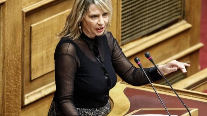 Πηγές από το περιβάλλον Παπακώστα: Δεν θα είναι υποψήφια με τον ΣΥΡΙΖΑ στις ευρωεκλογές