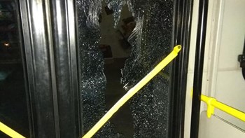 Νέα επίθεση με πέτρες σε λεωφορείο της ΟΣΥ – ΦΩΤΟ