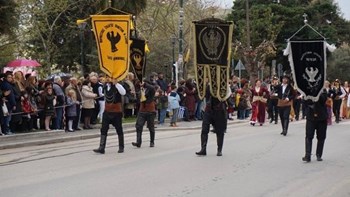 Άγημα Ποντίων προπορεύεται στην παρέλαση της Θεσσαλονίκης