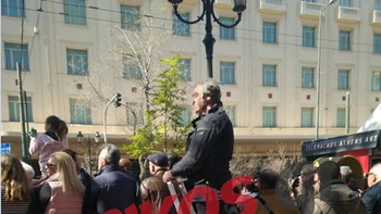 Η έξυπνη λύση για να παρακολουθείς ανεμπόδιστος την παρέλαση-ΦΩΤΟ αναγνώστη