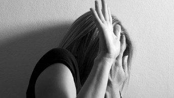 Σοκ στο Βόλο: Στο νοσοκομείο 16χρονη από τα χτυπήματα του πατέρα της