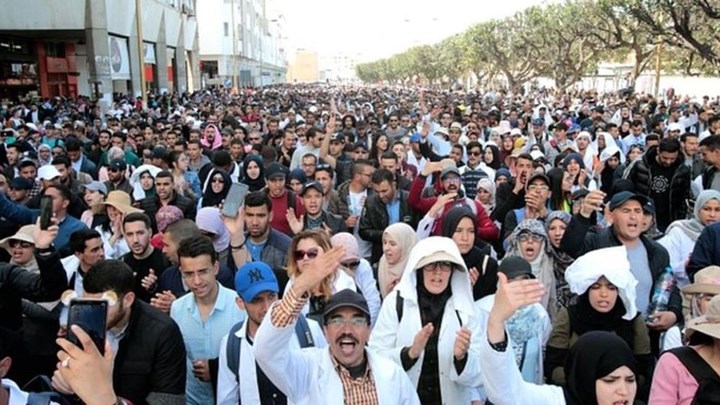 Η κυβέρνηση του Μαρόκου απειλεί να απολύσει χιλιάδες εκπαιδευτικούς που απεργούν επί τέσσερις εβδομάδες