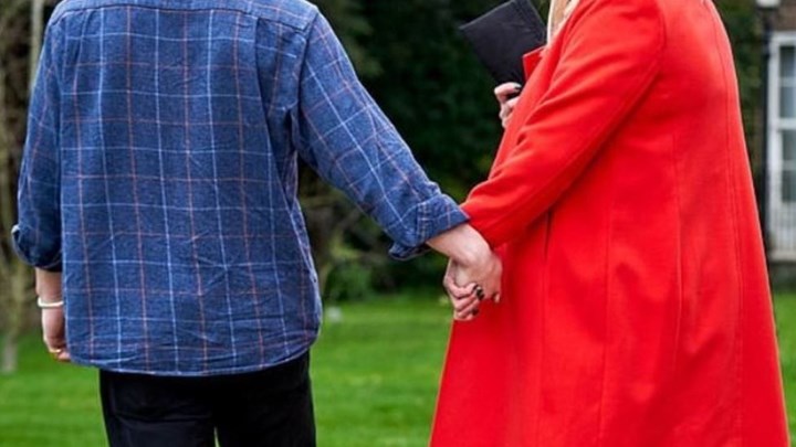 Γιαγιά βρήκε το… ελιξήριο της ζωής στους μικρότερους άντρες – Έχει κοιμηθεί με περισσότερους από 200 – ΦΩΤΟ