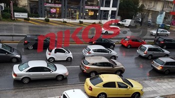 Κυκλοφοριακό κομφούζιο στους δρόμους της Αθήνας – Πού εντοπίζονται τα μεγάλα προβλήματα